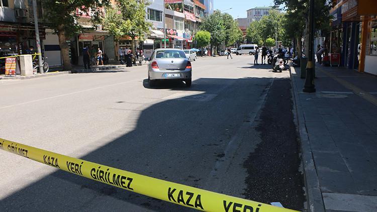 Otomobilini yol ortasına bıraktı, sözleri şaşırttı