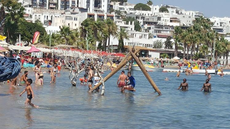 Bodrum'da bayramın ikinci gününde plajlar doldu