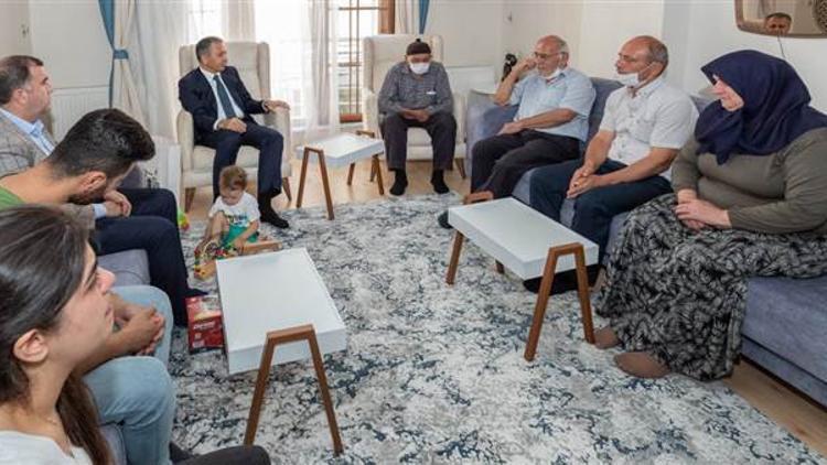 Vali Yerlikaya'dan şehit ailesine ziyaret