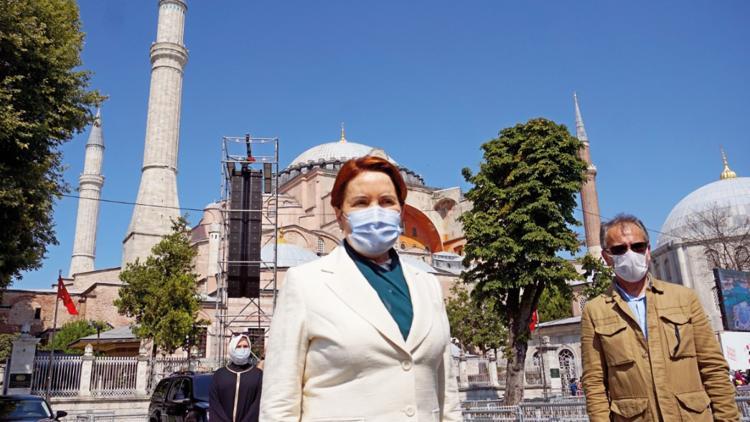 Akşener ailesiyle Ayasofya’yı ziyaret etti