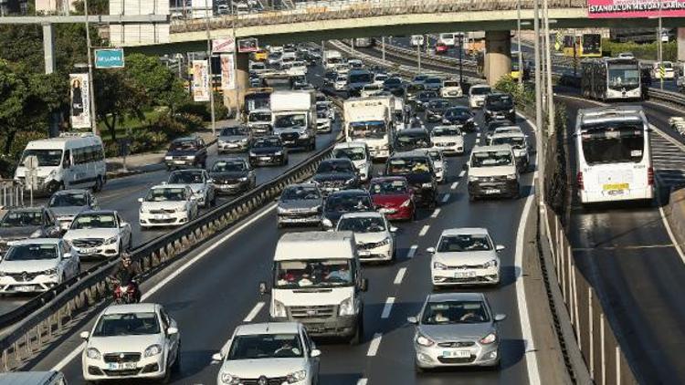 Bayram sonrası İstanbul'da trafik yoğun