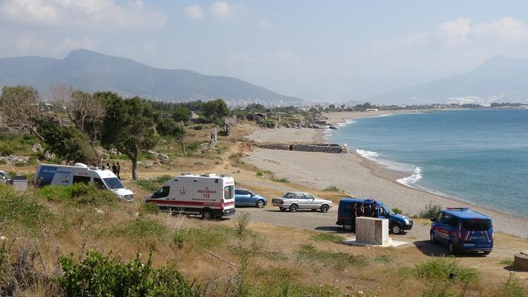 Mersin'de oğlu ve torunlarıyla yüzen kadın, akıntıya kapılıp, kayboldu
