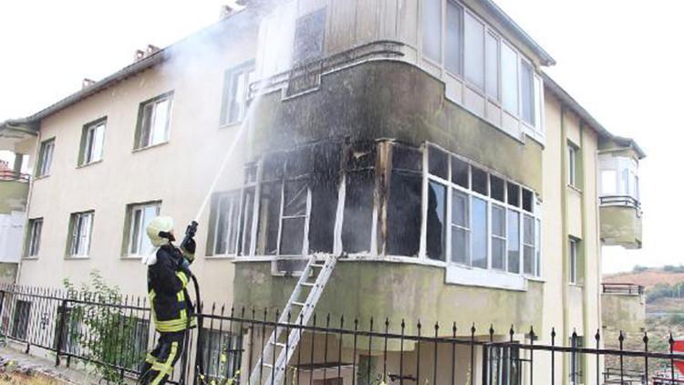 Manisa'da 3 katlı apartmanda yangın