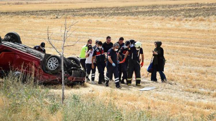 Konya'da şarampole devrilen otomobildeki 4 kişilik aile yaralandı