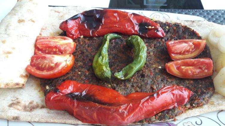 Mangalsız, dumansız ve oldukça lezzetli bir kebap: Kağıt kebabı