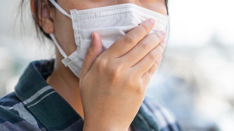 Gün içinde ter nedeniyle nemlenen maskeleri değiştirin