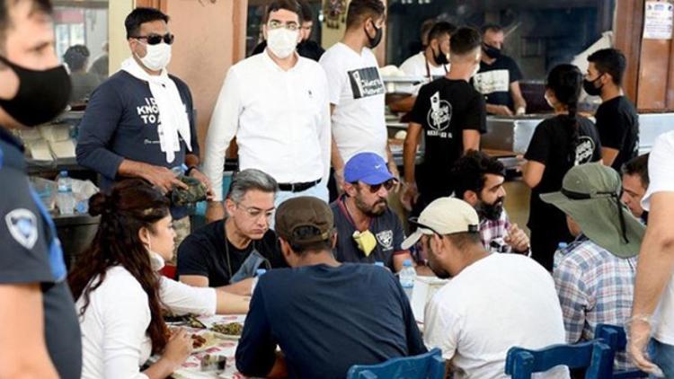 Aamir Khan, Adana'da hayranlarıyla buluştu