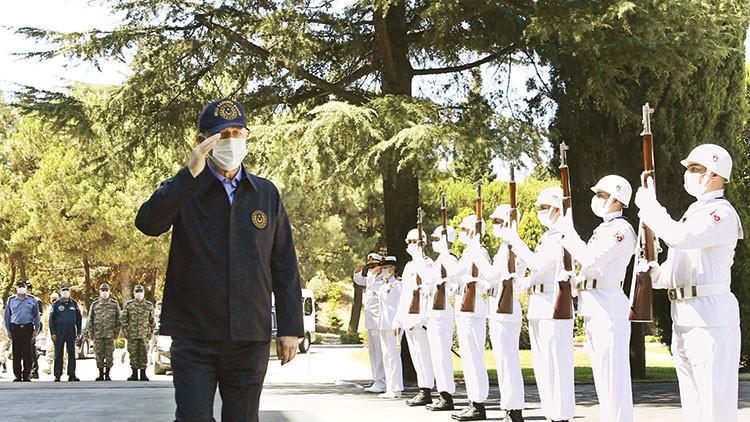 Akar ve komutanlar Oruç Reis’in komuta merkezinde: Haklarımızı korumakta kararlıyız