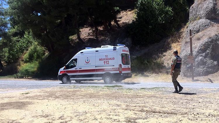 Serinlemek için baraja giren polis memuru yaşamını yitirdi