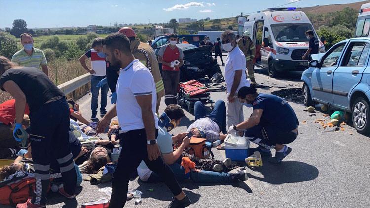 Son dakika haberler... Arnavutköy'de kafa kafaya facia! Yaralılar var...