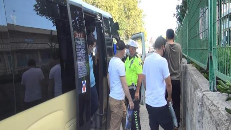 Küçükçekmece’de durdurulan minibüsten 40 kişi çıktı