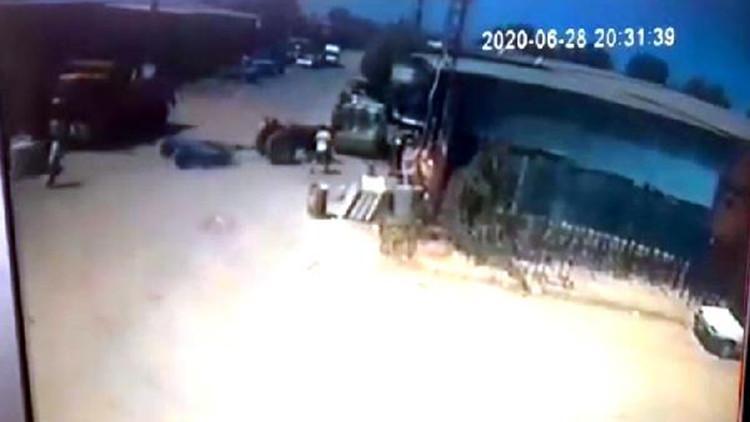 Tamir ettiği tarım aletinin altında sürüklenme anı kamerada