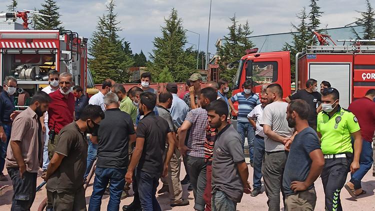 Çorum'da oto hurdalığında yangın