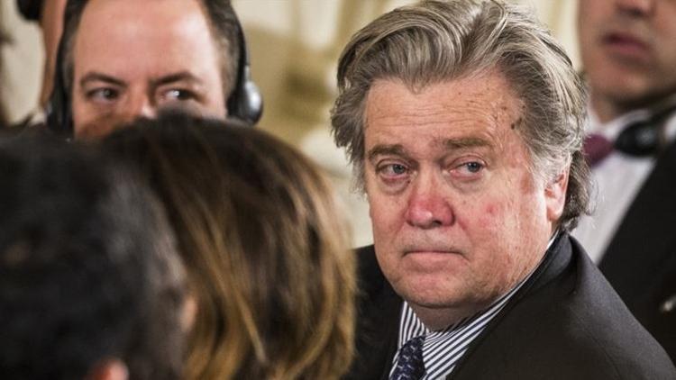 Trump'ın eski danışmanı Steve Bannon 'dolandırıcılık' suçlamasıyla gözaltına alındı