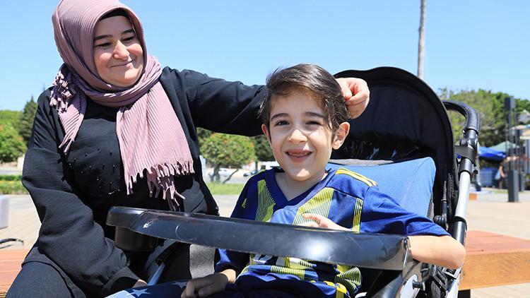 Antalya'da öleceği korkusuyla doğum günü kutlamayan Umutcan'ın hayatı belgesel oluyor