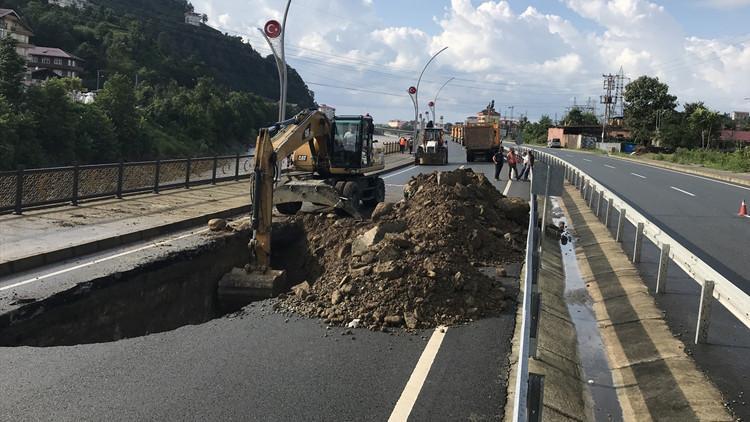 Rize'deki şiddetli yağış! Yol çöktü, 30 kişi tahliye edildi…