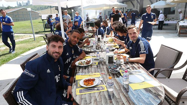 Fenerbahçeli futbolcular barbeküde buluştu