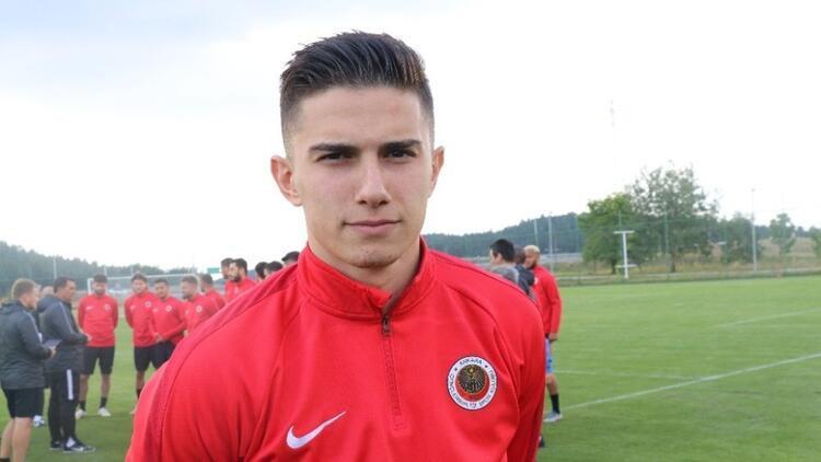 Son Dakika | Berat Özdemir, Galatasaray'a transfer olmak için geliyor