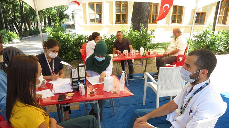 Üsküdar'da sağlık çalışanlarından Kızılay'a kan bağışı
