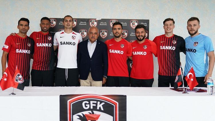 Gaziantep FK'dan yeni transferlere imza töreni!