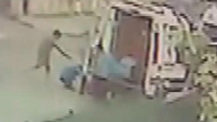 Pendik'te ambulans şoförüne silahlı saldırı kamerada