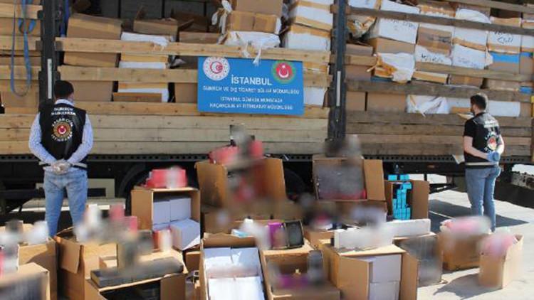 Islak mendil yüklü TIR'da, 10 milyon lira değerinde kaçak parfüm ele geçirildi