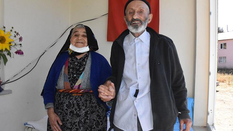 Koronavirüsü yenen yaşlı çift: Birbirimize olan bağlılığımız, sevgimizle bu virüsü yendik