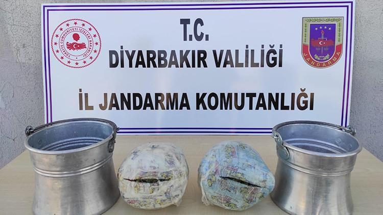 Yoğurt bakraçlarından esrar çıktı