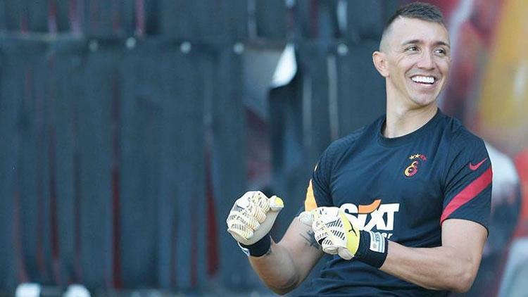 Galatasaray'da Fernando Muslera çalışmalarını sürdürüyor