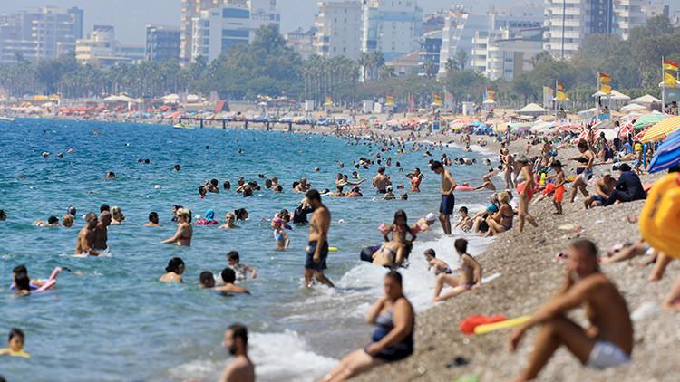 Son dakika haberler: Antalya'da hissedilen sıcaklık 47 dereceyi buldu... Sahiller doldu taştı