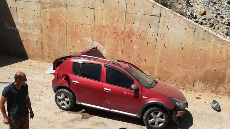 Otomobil köprüden alt geçide uçtu: 1 ölü, 2 yaralı