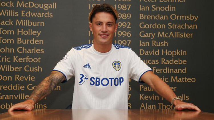 Leeds United, Alman stoper Robin Koch'u transfer etti