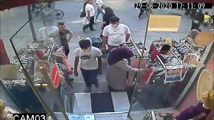 Esenler'de biri çocuk iki kişinin hırsızlık anı kamerada
