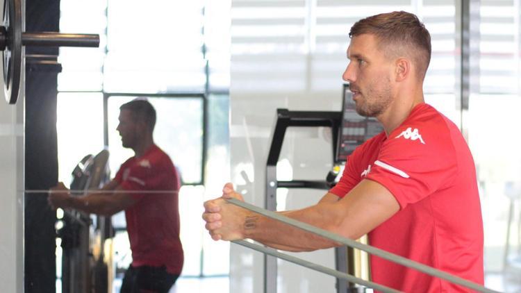 Antalyaspor’da Podolski seferberliği! Hedef ligdeki Beşiktaş maçına yetiştirmek...