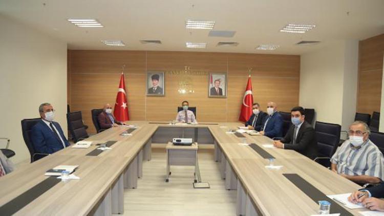 Çankırı'da 65 yaş üstü vatandaşlara saat 11.00'den sonra pazar yasaklandı