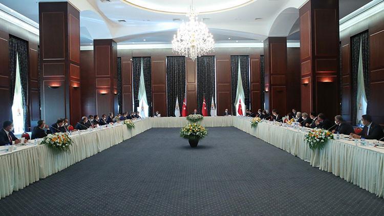 Cumhurbaşkanı Erdoğan, AK Parti'ye yeni katılan belediye başkanları ile görüştü