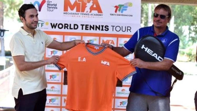 Ergin Ataman tenis kortuna çıktı! Gösteri maçı...