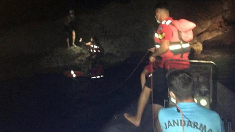 Cennet Koyu'nda mahsur kalan 2 kişiyi jandarma kurtardı