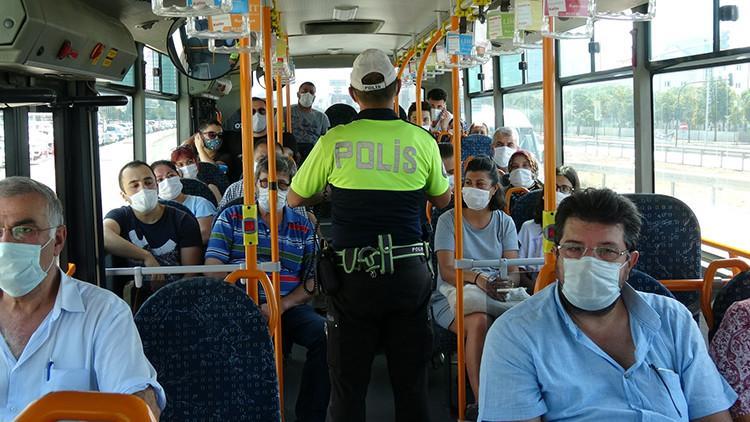 Trafik denetiminde maske ve kimliksiz yolcuda ekmek bıçağı çıktı