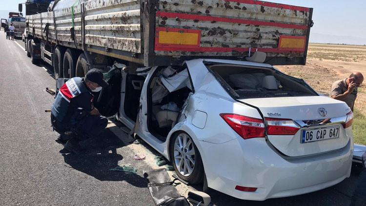 Konya'da korkunç kaza! TIR'ın altına girdi: 1 ölü, 4 yaralı