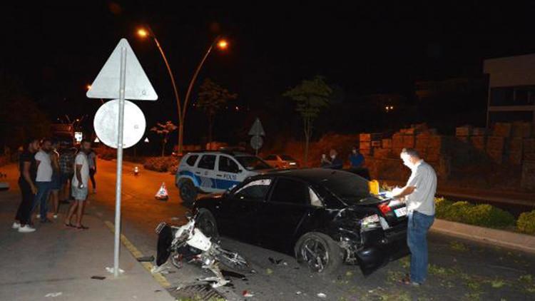 Otomobil karşı şeride geçip motosiklete çarptı: 2 ölü