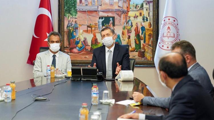 Bakan Selçuk, 81 il müdürüyle yüz yüze eğitimle ilgili görüştü