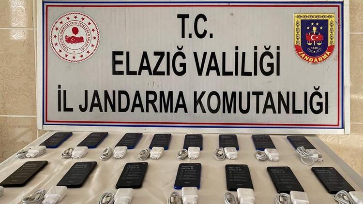 Elazığ'da kaçak 15 cep telefonu ele geçirildi