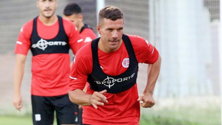 Antalyaspor'a Podolski’den sevindirici haber! Tamamen iyileşti...