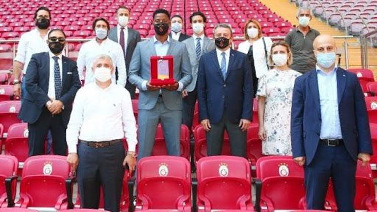 "Galatasaray'da Yılın Sporcusu" Ryan Donk! 1905 GSYİAD seçti...