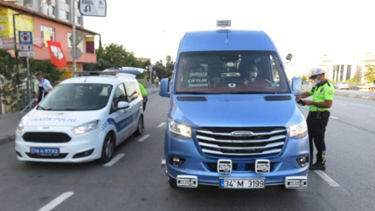 Kadıköy'de ayakta 1 yolcu alan minibüs şoförüne ceza