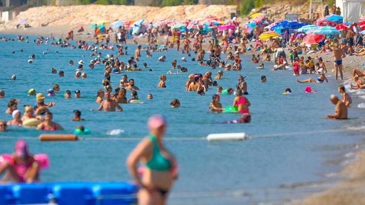 Sıcak hava bunalttı, sosyal mesafe unutuldu