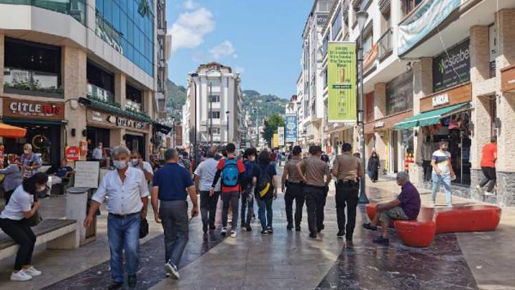Ordu'da sigara içme yasağı uygulanan caddelerde denetim