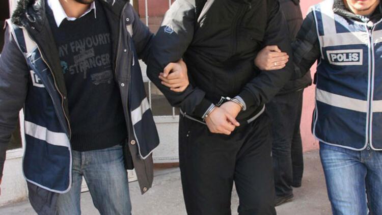 Diyarbakır'da patlayıcının ele geçirildiği terör operasyonunda yakalanan iki zanlı tutuklandı