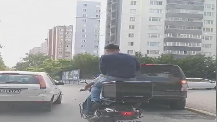 Beylikdüzü'nde motosiklet sepetinde tehlikeli yolculuk kamerada